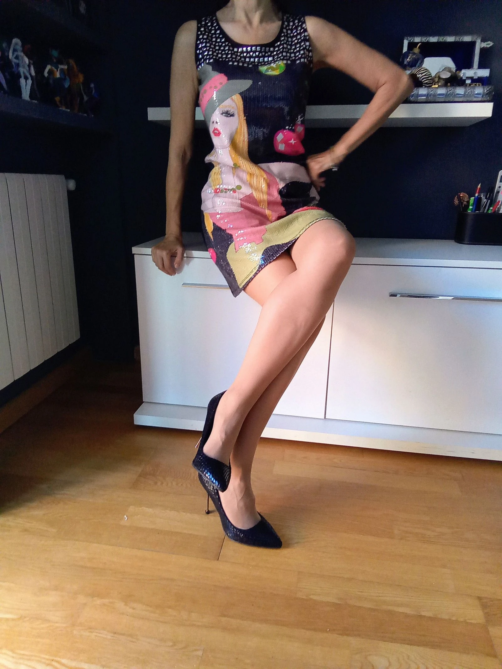 Meerkleurige jurk met pailletten en studs – photo 7